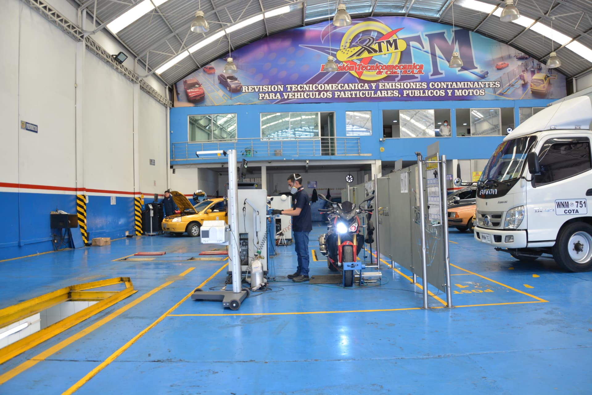 Instalaciones y líneas de inspección de Revisión Técnico Mecánica y CÍA S.A.S